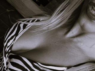Alter: 47 / Widder - Alter: 169 / normal - Geschlecht: weiblich - Ausrichtung: bisexuell - Haare: blond / lang - Piercing: keins - bewebmaster-Alter: B - Hautfarbe: latina - Augen: braun - Rasur: teilrasiert